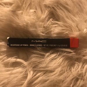 NWT MAC VELVETEEN LIP PENCIL